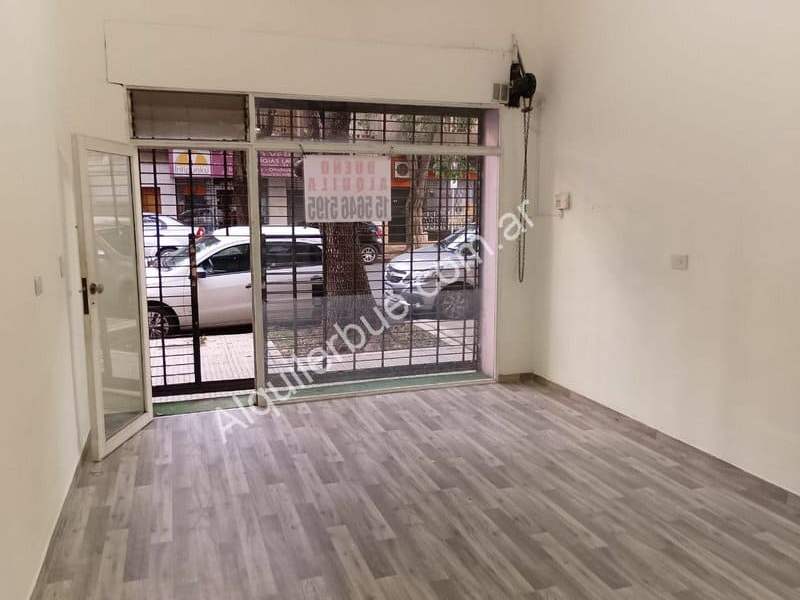 Alquiler Local 30m Bao Patio techado en area comercial Devoto