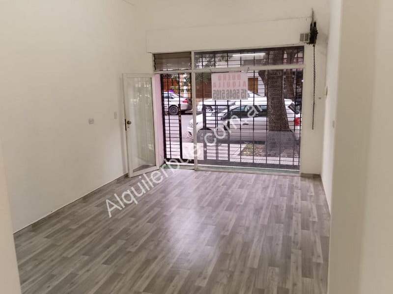 Alquiler Local 30m Bao Patio techado en area comercial Devoto