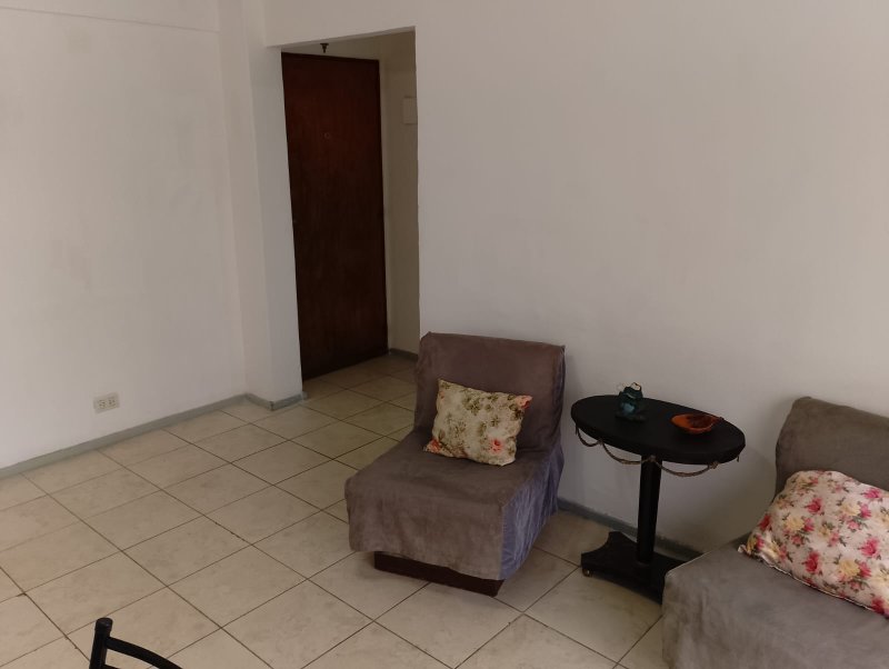 Devoto Alquiler Departamento 40 m. Habitacion y sala con balc�n Frances AMOBLADO 3 adultos